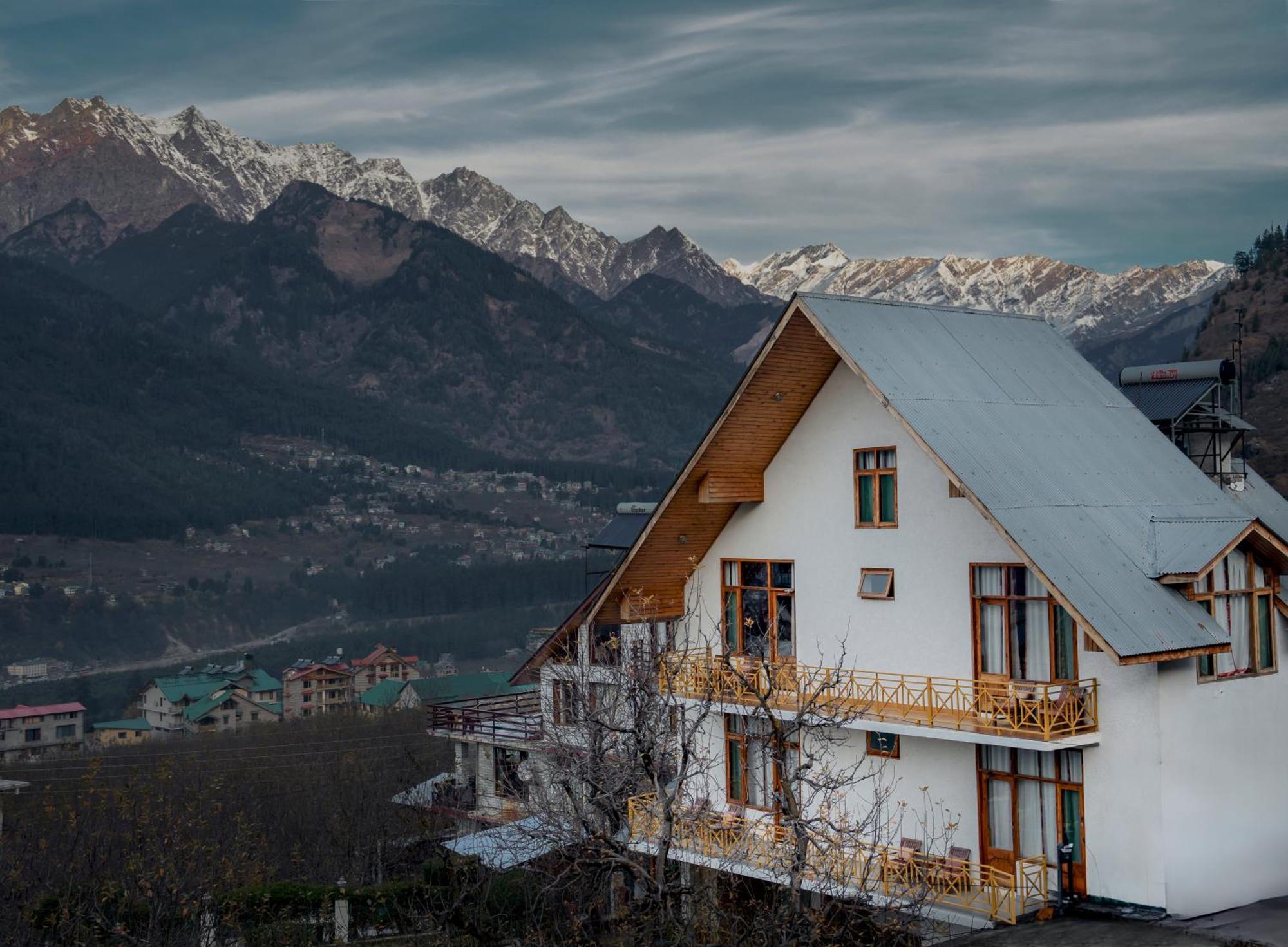 The Wooden Chalet, Manali ภายนอก รูปภาพ